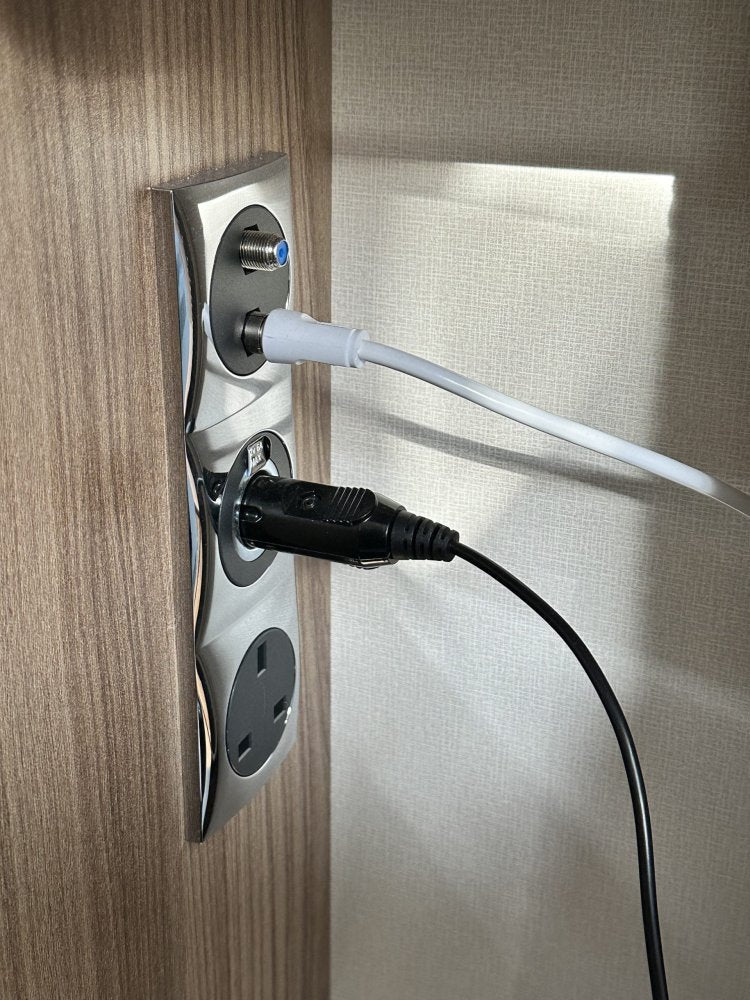  Falcon Combo 4G Outdoor Antenna / Router